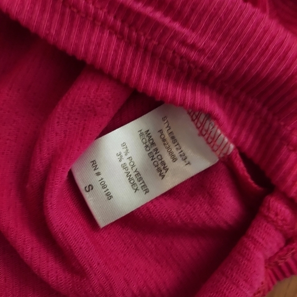 love J 2-piece set, fushia ribbed biker shorts + knot front crop top, NEW, small - Picture 3 of 10